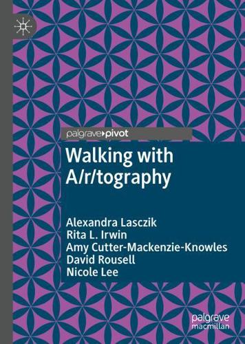 Паперова книга «Walking with A/r/tography», авторів Александра Лащик, Емі Каттер-Маккензі-Ноулз, Девід Руселл, Ніколь Лі, Ріта Л. Ірвін - фото №1