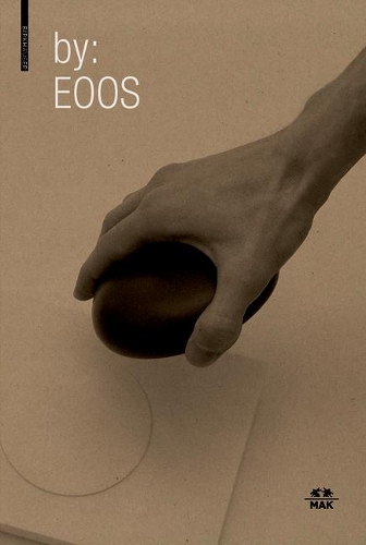 Бумажная книга «by: EOOS: Design zwischen Archaik und Hightech / Design Between Archaic and High-Tech», авторов Кристоф Тун-Хоэнштайн, EOOS Design GmbH, Катарина Пош, Томас Гейслер - фото №1