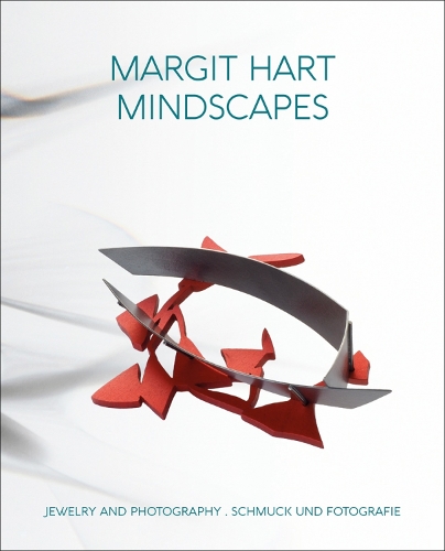 Бумажная книга «Margit Hart: Mindscapes. Jewelry and Photography», авторов Карл Айгнер, Нина Шедльмайер - фото №1