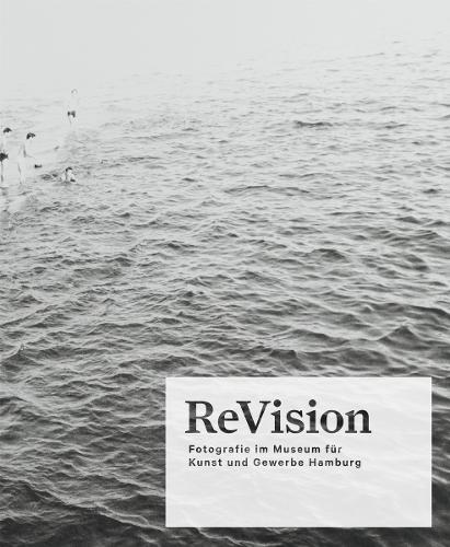 Бумажная книга «ReVision: Photography at the Museum für Kunst und Gewerbe Hamburg», автор Эстер Руэлфс - фото №1