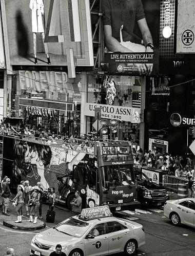 Бумажная книга «Betsy Karel: America's Stage: Times Square», автор Бетси Карел - фото №1