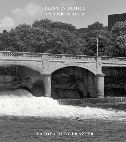 Бумажная книга «Latoya Ruby Frazier: Flint is Family in Three Acts», автор Латойя Руби Фрейзер - фото №1