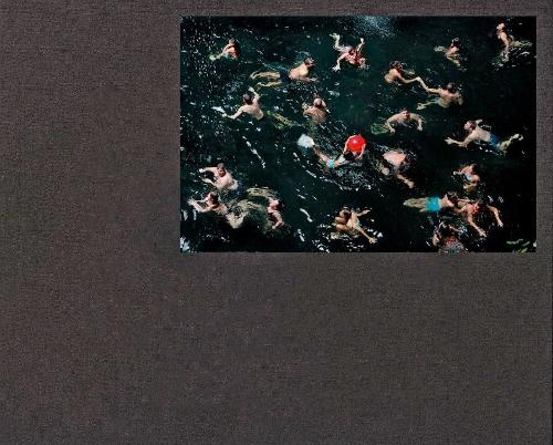 Паперова книга «Francine Fleischer: The Water in Between», авторів Франсін Флейшер, Йєнс Ремес, Мішель Комт - фото №1