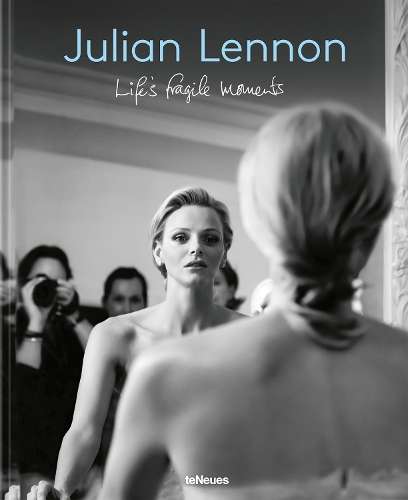 Бумажная книга «Life's Fragile Moments: Julian Lennon», автор Джулиан Леннон - фото №1