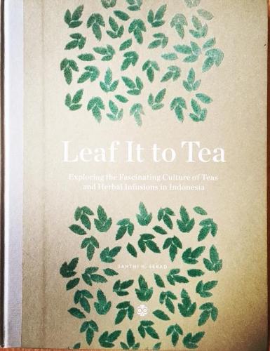 Бумажная книга «Leaf It To Tea: Explore the Fascinating Culture of Indonesian Teas and Herbal Infusions», автор Санти Серад - фото №1