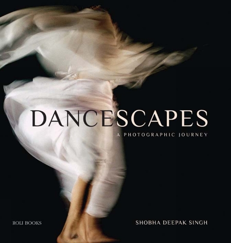 Бумажная книга «Dancescapes: A Photographic Journey», автор Шобха Дипак Сингх - фото №1