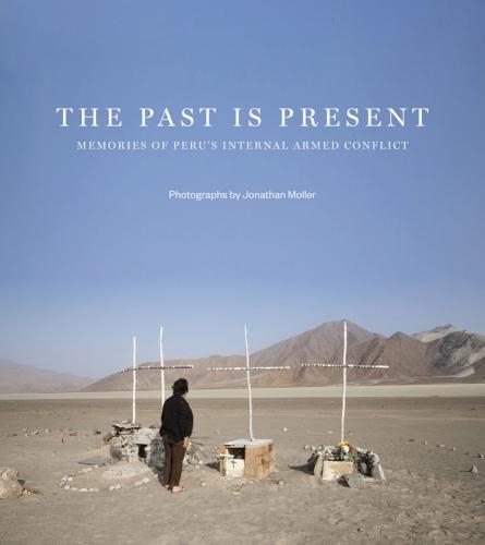 Паперова книга «The Past is Present: Memories of Peru's Internal Armed Conflict», автор Джонатан Моллер - фото №1