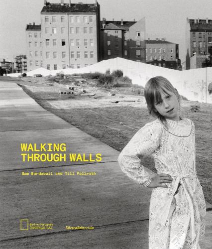 Бумажная книга «Walking Through Walls», авторов Сэм Бардауил, Тилль Феллрат - фото №1