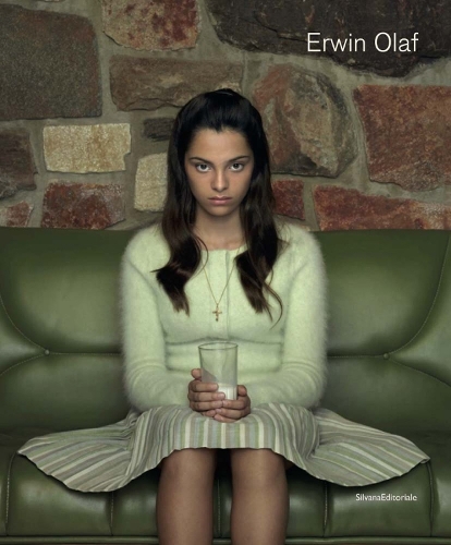 Бумажная книга «Erwin Olaf», авторов Эрвин Олаф, Вальтер Гуаданьини - фото №1