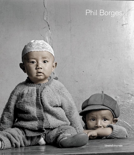 Паперова книга «Phil Borges», автор Філ Борхес - фото №1