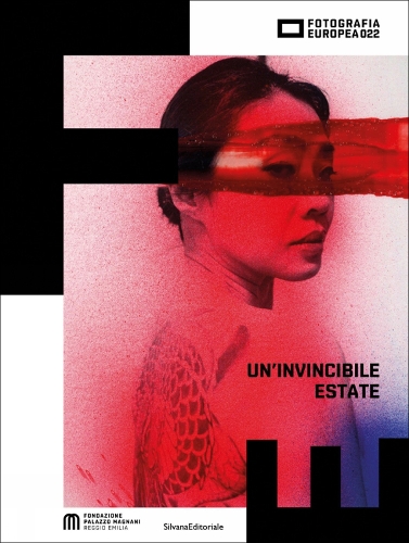Бумажная книга «Fotografia Europea 2022: An invincible summer», авторов Тим Кларк, Вальтер Гуаданьини - фото №1