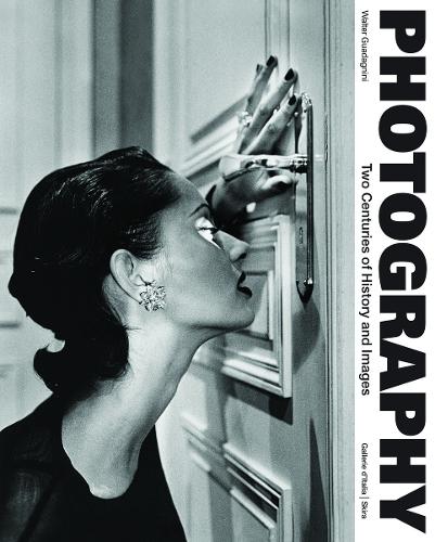 Бумажная книга «Photography: Two Centuries of History and Images», автор Вальтер Гуаданьини - фото №1