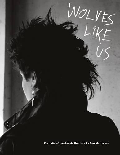 Паперова книга «Wolves Like Us: Portraits of the Angulo Brothers», автор Ден Мартенсен - фото №1