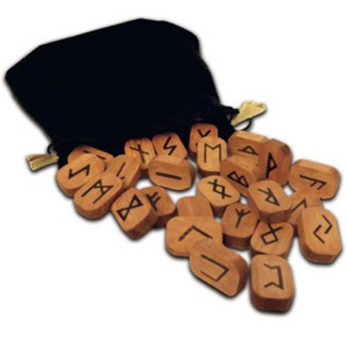 Паперова книга «Wooden Runes Bookshelf Edition: Ancient Northern Magic», автор Лаура Туан - фото №1