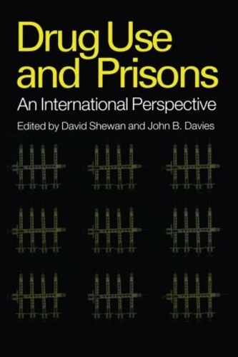 Паперова книга «Drug Use in Prisons», авторів Девід Шеван, Джон Б. Девіс - фото №1