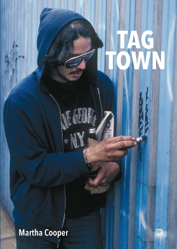 Бумажная книга «Tag Town: The Evolution of New York Graffiti Writing 1963-1982», автор Марта Купер - фото №1