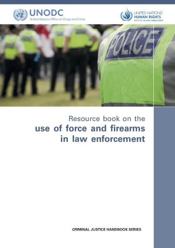 Бумажная книга «Resource book on the use of force and firearms in law enforcement», автор Управление ООН по наркотикам и преступности - фото №1