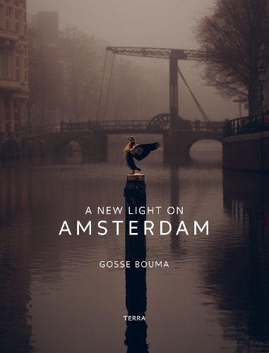 Бумажная книга «A New Light on Amsterdam», автор Госс Бума - фото №1