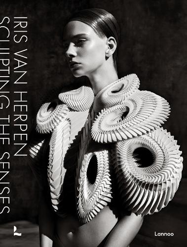 Паперова книга «Iris van Herpen: Sculpting the Senses», авторів Клое Пітіо, Айріс Ван Герпен - фото №1