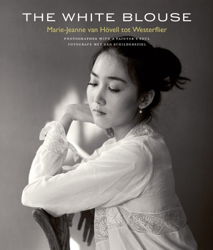 Бумажная книга «The White Blouse: Marie-Jeanne van Hövell tot Westerflier - Photographer with a Painter's Soul», автор Титус М. Эйленс - фото №1