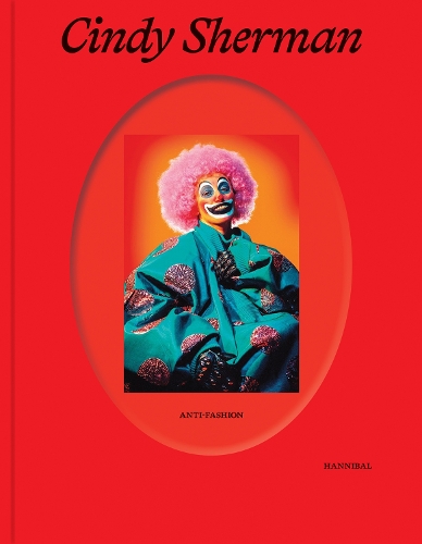 Бумажная книга «Cindy Sherman: Anti-Fashion», авторов Алессандра Наппо, Анна Рюгт, Ханна Лорек, Катарина Массинг - фото №1