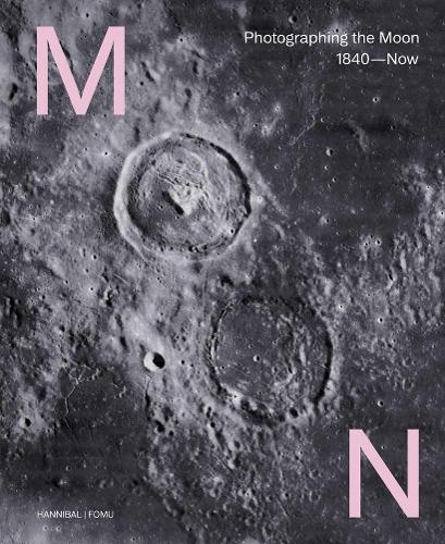 Паперова книга «Moon: Photographing the Moon 1840-Now», авторів Йоахім Наудтс, Маартен Дінгс - фото №1
