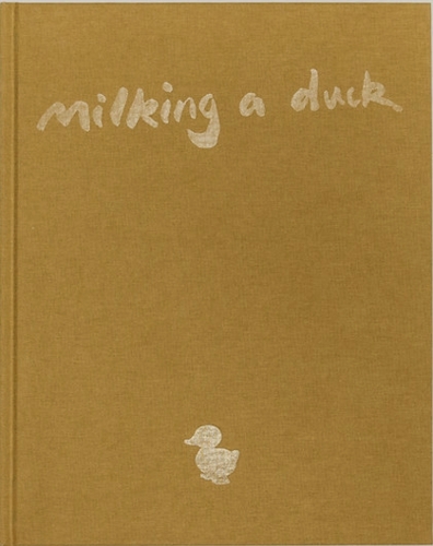 Паперова книга «Milking a Duck», автор Кейт Парфет - фото №1