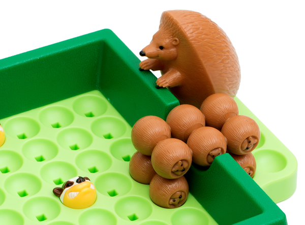 «Настольная игра-головоломка Popular Playthings Спасите Ёжиков! (704011)», бренда Popular Playthings - фото №1
