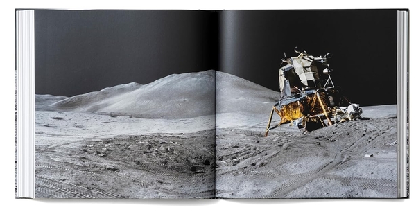 Паперова книга «Apollo VII-XVII: Revised and Extended Edition», авторів Делано Стінмейєр, Флоріс Хайн, Джоел Метер, Саймон Філіпсон - фото №1