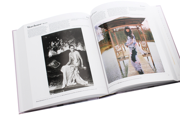 Бумажная книга «The Fashion Book », автор Кэролайн Киннеберг - фото №1