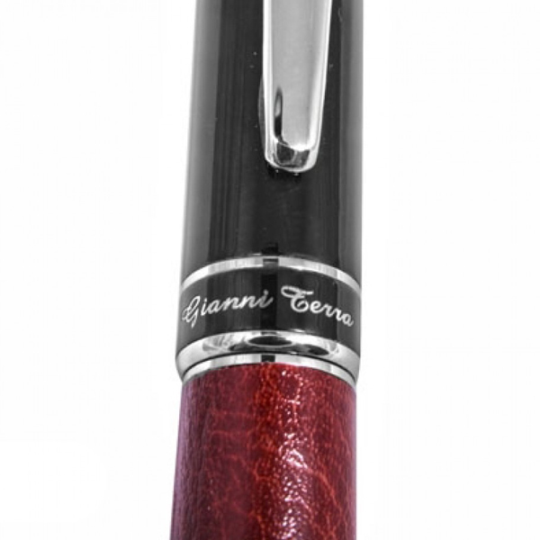  «Ручка шариковая Gianni Terra Red черная 1 мм красно-черный корпус в футляре (HH8198/B)» - фото №1