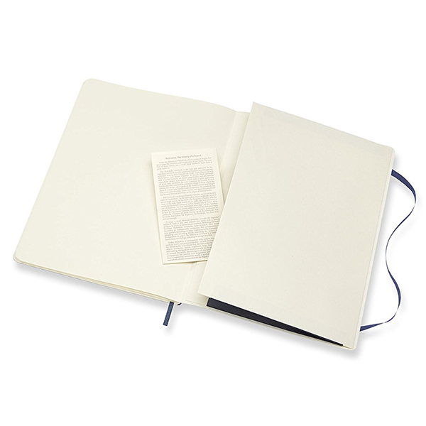  «Блокнот Moleskine Classic большой нелинованный сапфир (QP623B20)», бренда Moleskine - фото №1