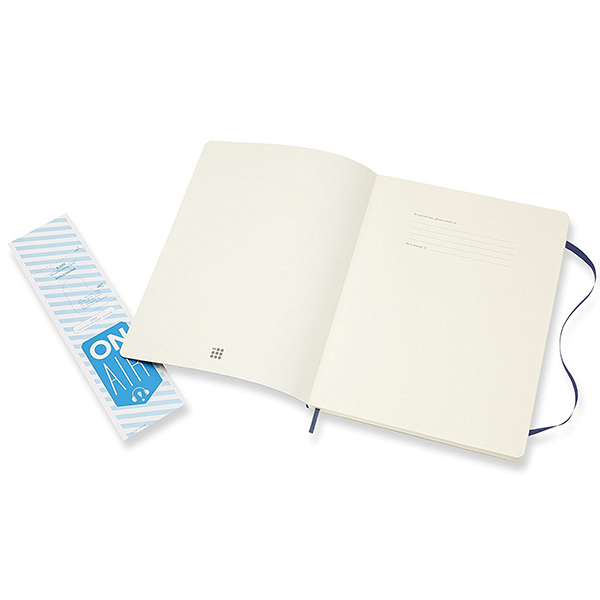  «Блокнот Moleskine Classic большой нелинованный сапфир (QP623B20)», бренда Moleskine - фото №1
