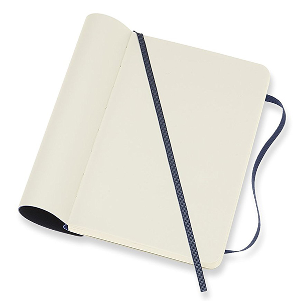  «Блокнот Moleskine Classic маленький нелинованный сапфир (QP613B20)», бренда Moleskine - фото №1