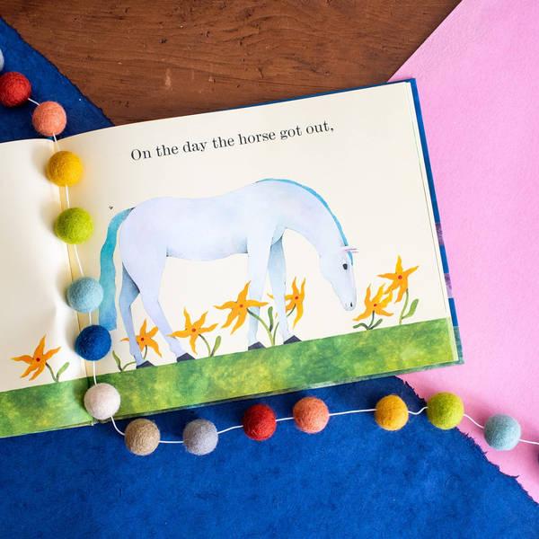 Бумажная книга «On the Day the Horse Got Out», автор Одри Хелен Вебер - фото №1