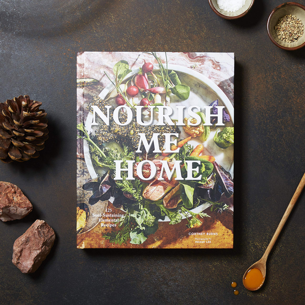 Паперова книга «Nourish Me Home», автор Кортні Бернс - фото №1
