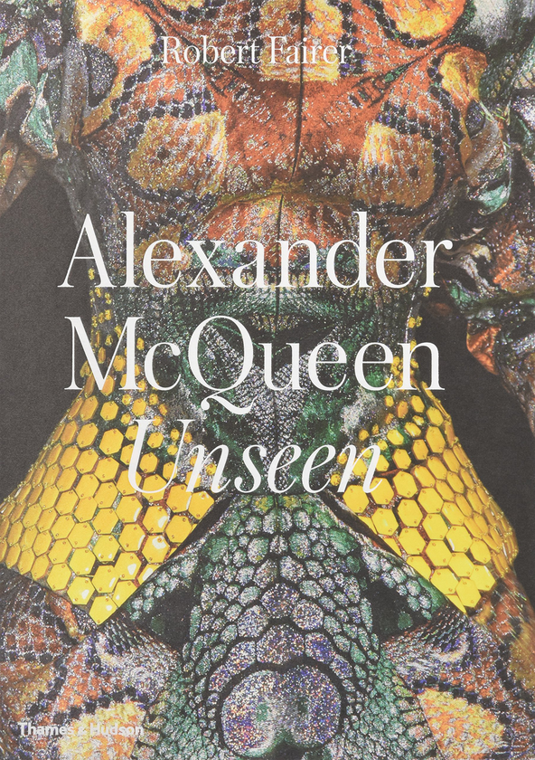 Паперова книга «Alexander McQueen. Unseen», автор Роберт Файрер - фото №1