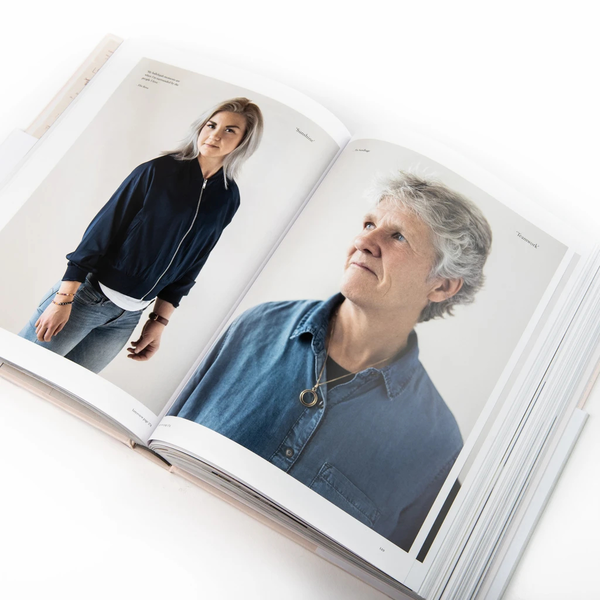 Бумажная книга «200 Women», автор Рут Хобдей - фото №1