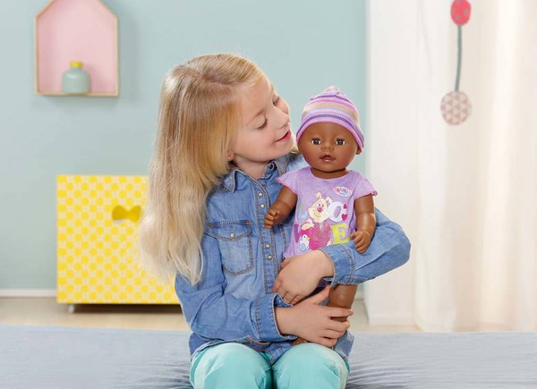  «Интерактивный пупс Zapf Baby Born Очаровательная мулатка (822029)», бренда Zapf Creation - фото №1