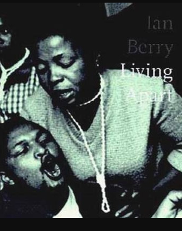 Бумажная книга «Ian Berry. Living Apart : South Africa under apartheid», автор Десмонд Мпило Туту - фото №1