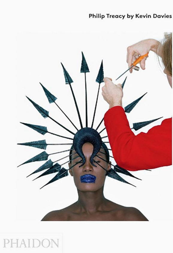 Паперова книга «Philip Treacy by Kevin Davies», автор Кевін Девіс - фото №1