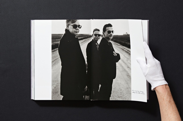 Книга «Depeche Mode by Anton Corbijn» – Антон Корбейн, купить по