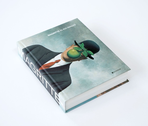 Паперова книга «Magritte in 400 images», автор Джулі Васедж - фото №1