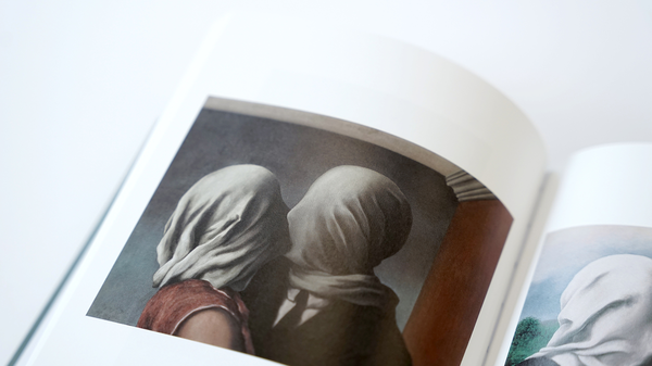 Паперова книга «Magritte in 400 images», автор Джулі Васедж - фото №1