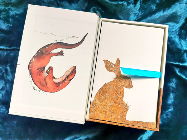 Паперова книга «The Wild Cards. A 100 Postcard Box Set», автор Роберт Макфарлейн - фото №1