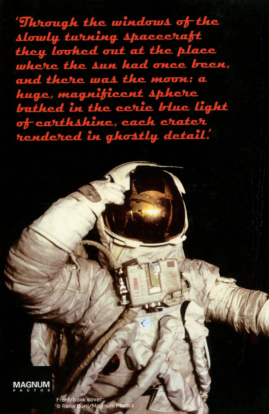 Бумажная книга «A Man on the Moon. The Voyages of the Apollo Astronauts», автор Эндрю Чайкин - фото №1