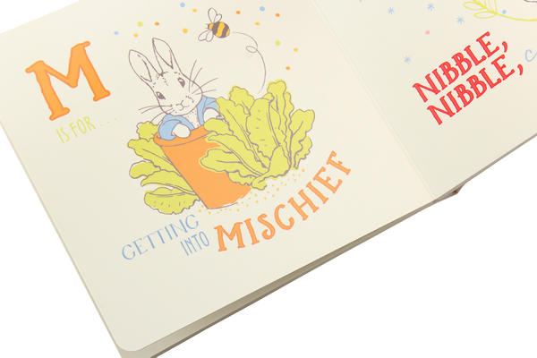 Бумажная книга «Peter Rabbit. P is for Peter. An ABC Book», автор Беатрис Поттер - фото №1