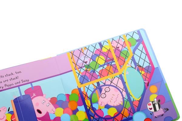 Бумажная книга «Peppa Pig. Peppa Loves Soft Play. A Lift-the-Flap Book», автор Клэр Сипи - фото №1