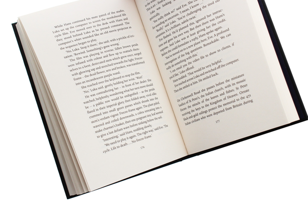 Бумажная книга «Nightshade», автор Анналена Макафи - фото №1