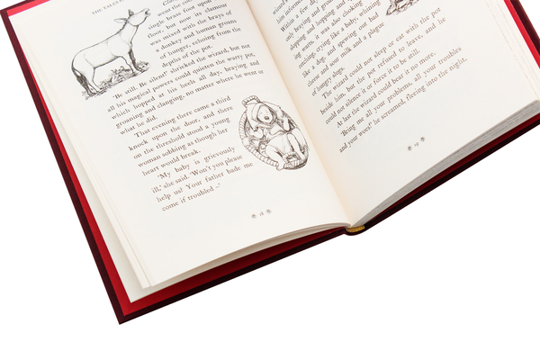 Бумажная книга «The Tales of Beedle the Bard», автор Джоан Роулинг - фото №1